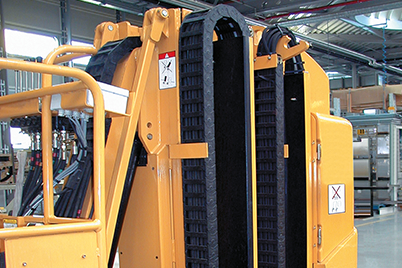 Grove Manlift with energy chain in an extremely small space